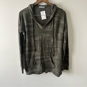 Theo & Spence Camo Pullover